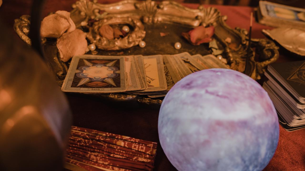 Predicciones del Tarot para jueves y viernes santo: ¿Cómo te irá en el amor, la salud y el dinero?